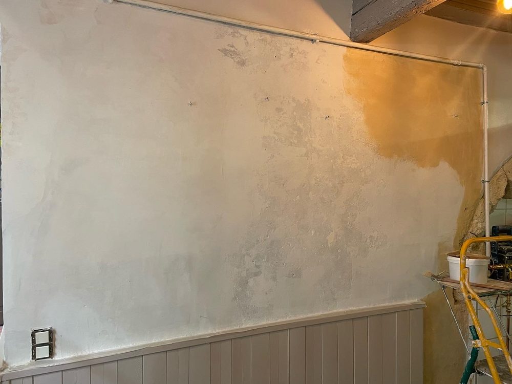 Reprise de mur à la chaux