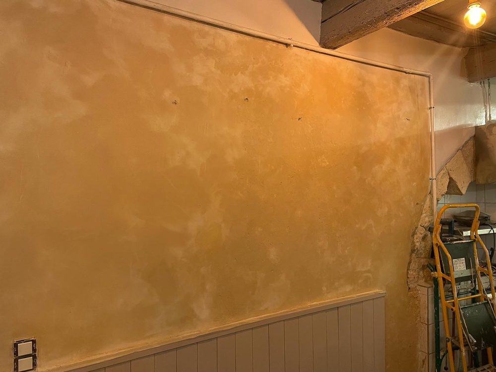 Reprise de mur à la chaux