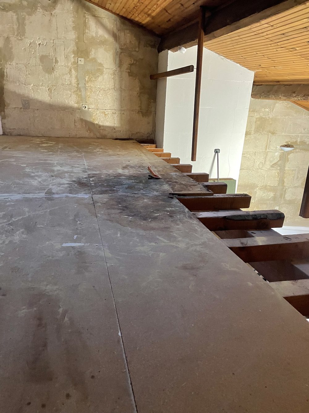 Remplacement dalles plancher suite dégât des eaux
